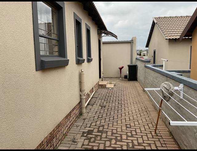 3 BEDROOM FREESTANDING FOR SALE IN KOSMOSDAL